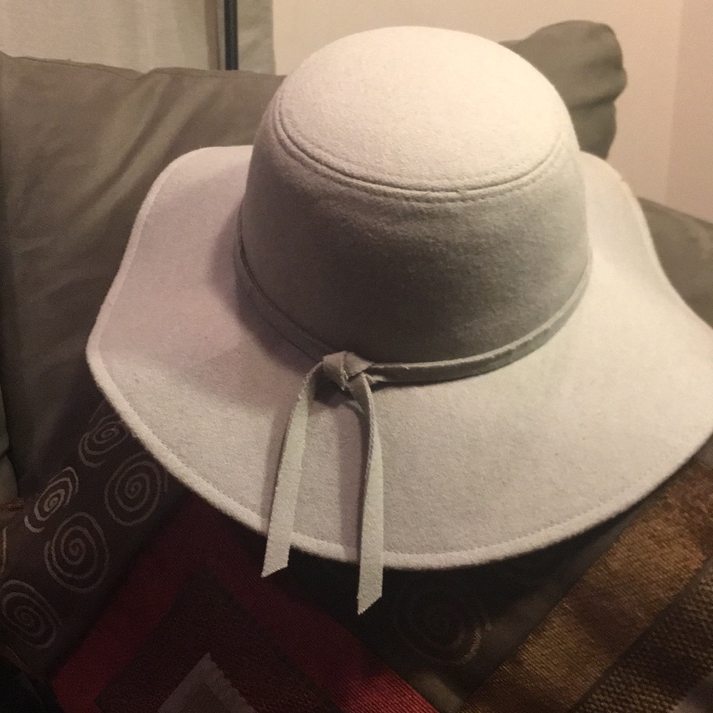 Floppy hat